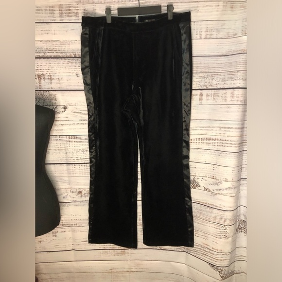 VENUS Black Velvet Satin Wide-Leg Pants size 18 NWOT - Picture 4 of 14